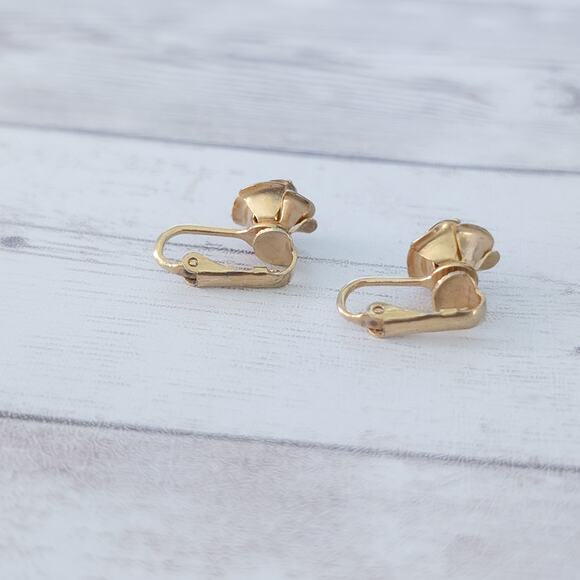 Vintage Clip On Earrings Gold Tone Dainty Rose with Faux Pearl Center - Picture 7 of 7